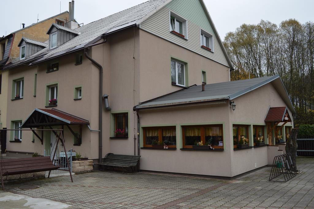 Penzion54&Restaurace Ostrov  Exterior foto